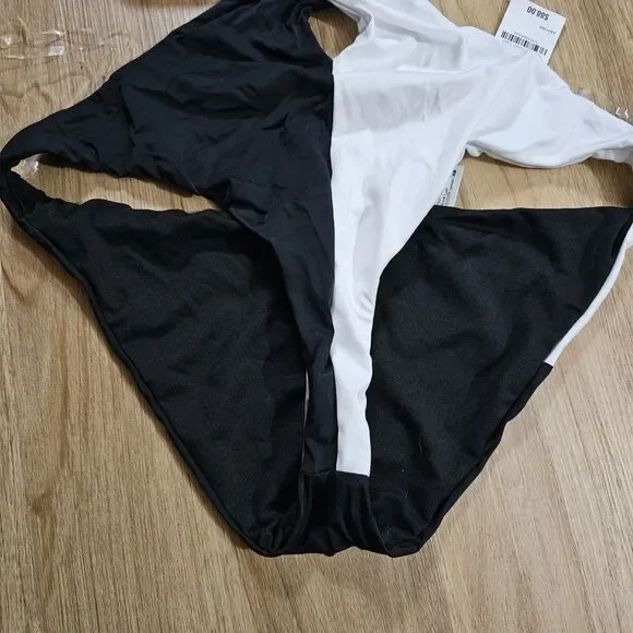 Bar III Women's Colorblock Plunging Halter Neck Black White Swimsuit XL - Picture 5 of 8